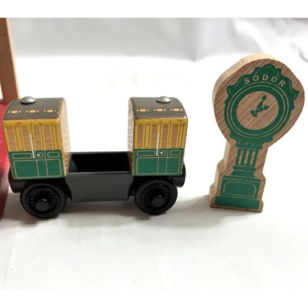 Thomas & Friends Wooden Wood Railway Knapford Train Station w Figures Train Car